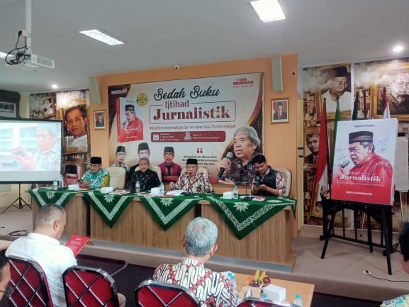 Bedah buku pak Mustofa w Hasyim 1 okkk